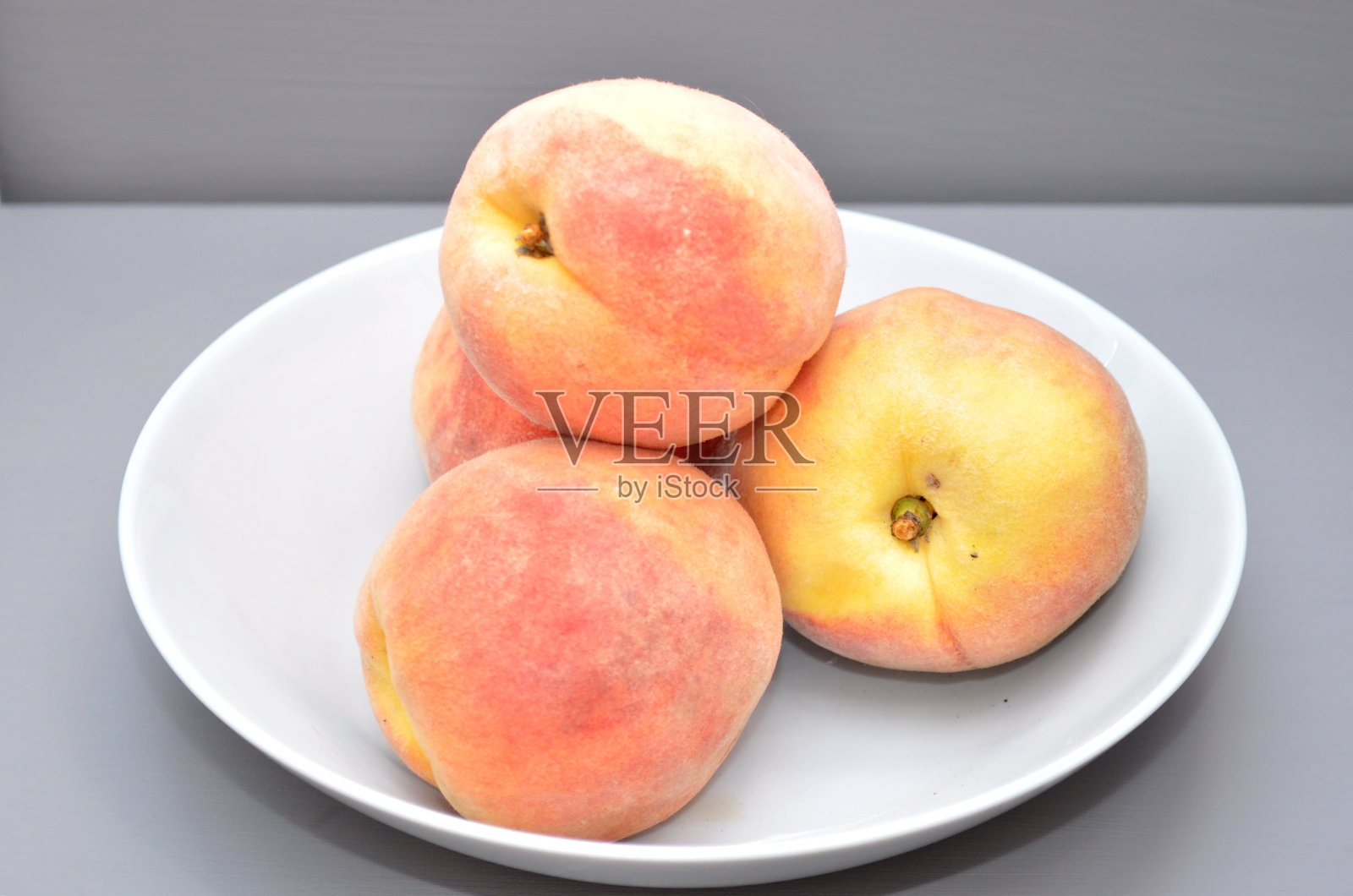 一串多汁的成熟桃子照片摄影图片