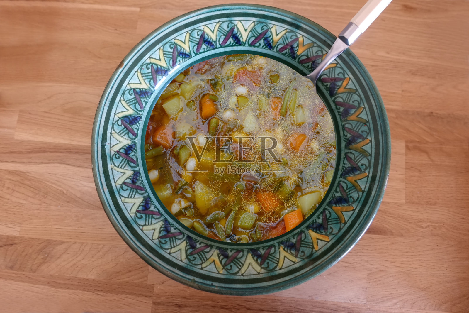 皮斯托汤盛在一个深汤盘地中海美食照片摄影图片