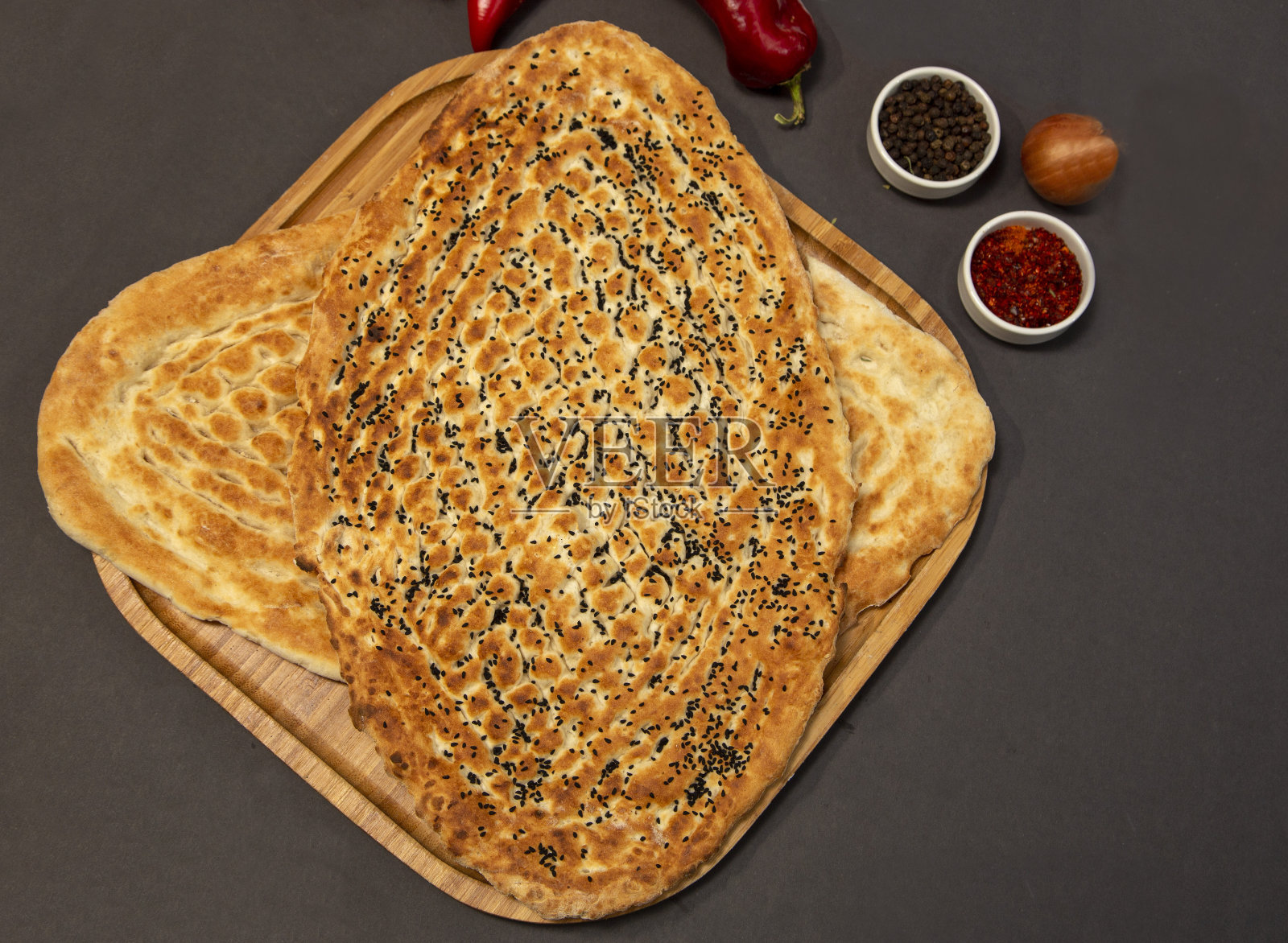 拉玛赞派土耳其风格木制背景及产品照片摄影图片