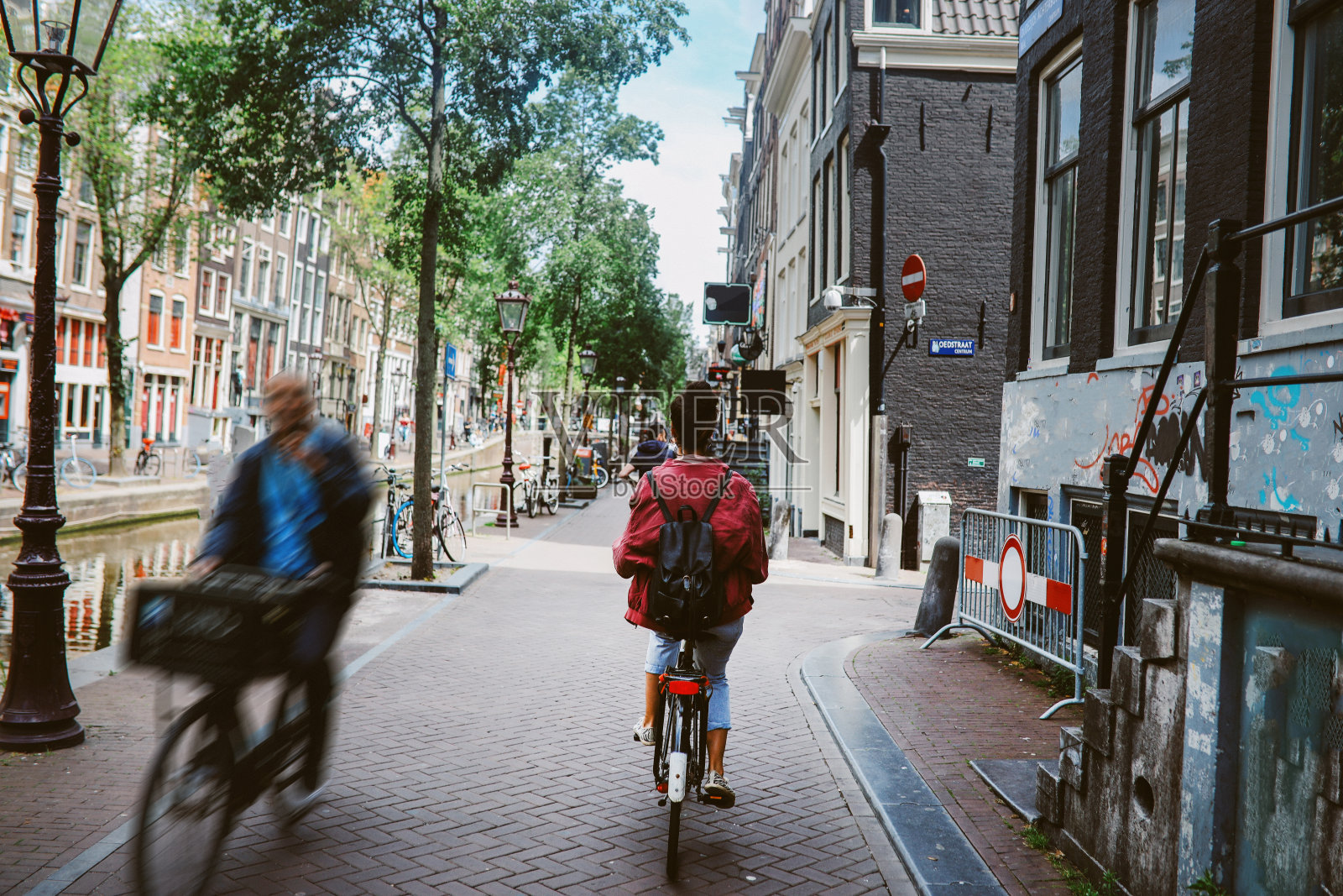 在荷兰阿姆斯特丹骑自行车上下班照片摄影图片