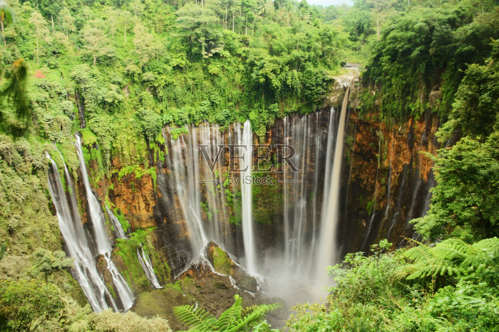 丁字裤瀑布照片摄影图片