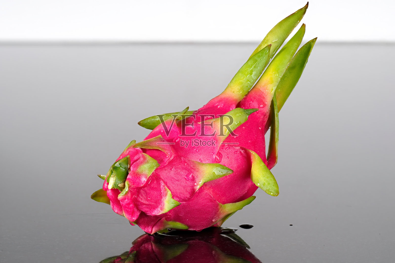 火龙果特写。食用仙人掌的果实。生态清洁健康食品。照片摄影图片