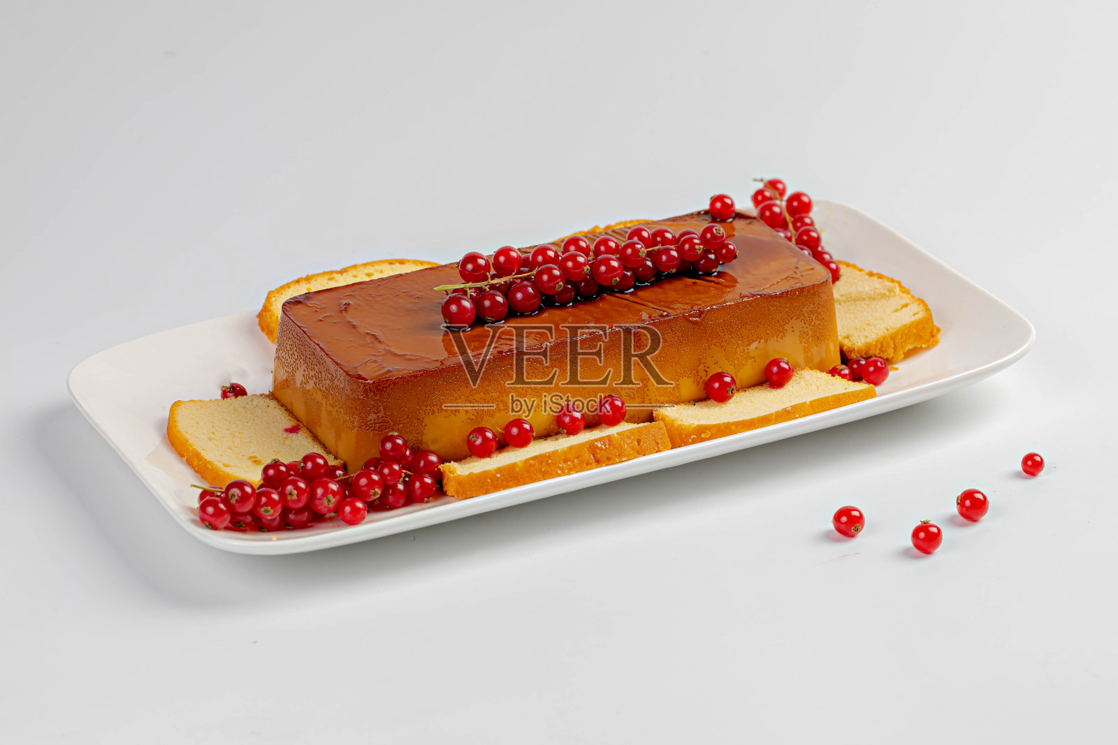 镜面焦糖蛋糕，奶油布丁，太妃糖蛋糕照片摄影图片