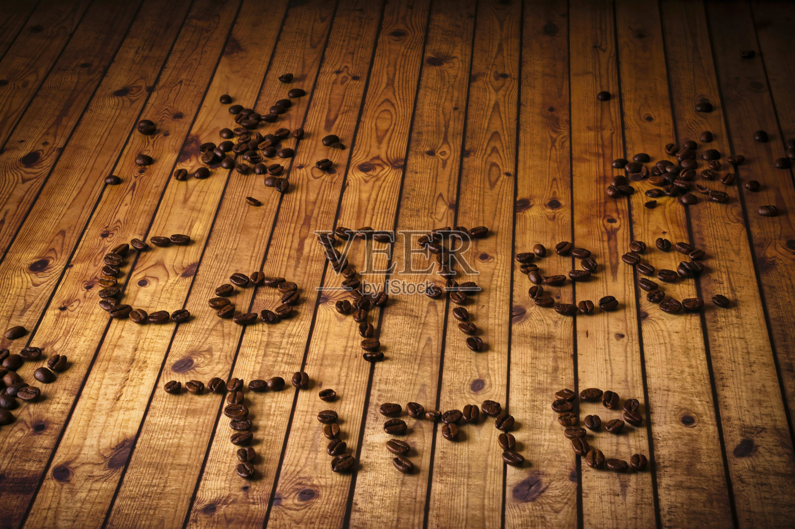 咖啡时间来自咖啡粒。咖啡时间这个词的字母照片摄影图片