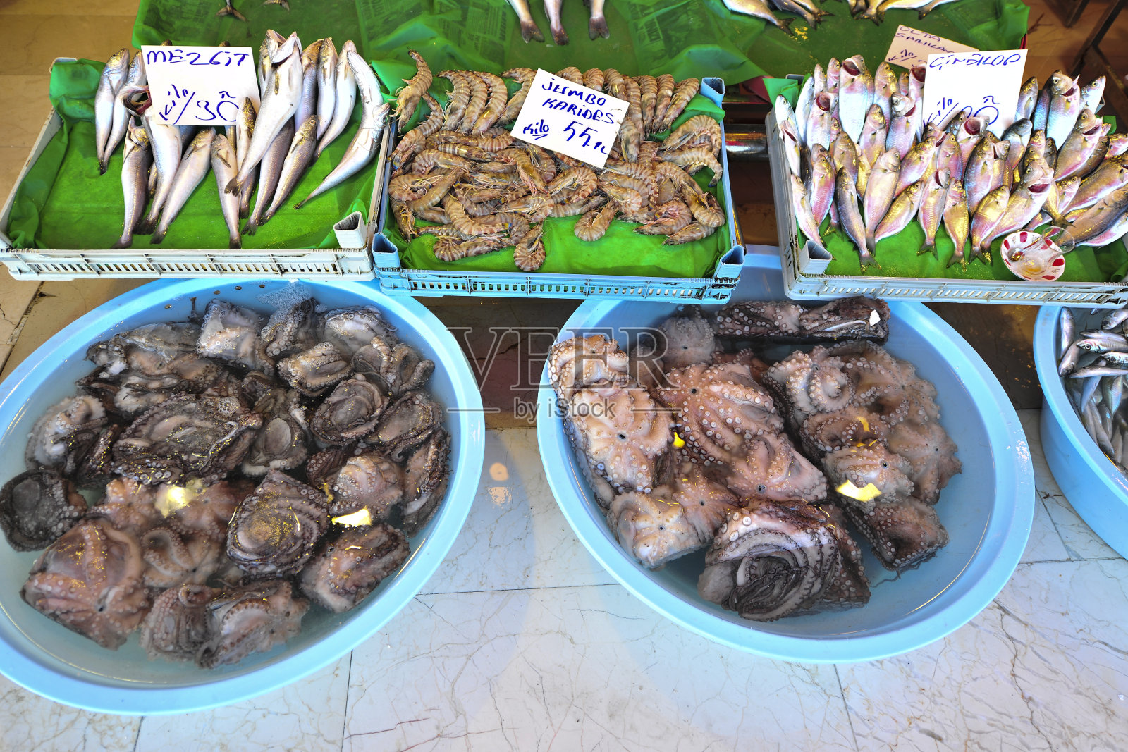 鱼店集市是土耳其伊斯坦布尔最受欢迎的，那里也是鳐鱼最多的地方照片摄影图片