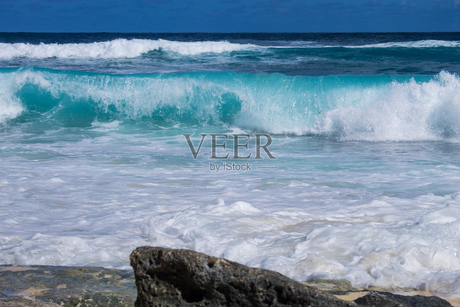 瓜德罗普岛惊人的大西洋景色。加勒比法国岛旅游发现自然冲浪冲浪照片摄影图片