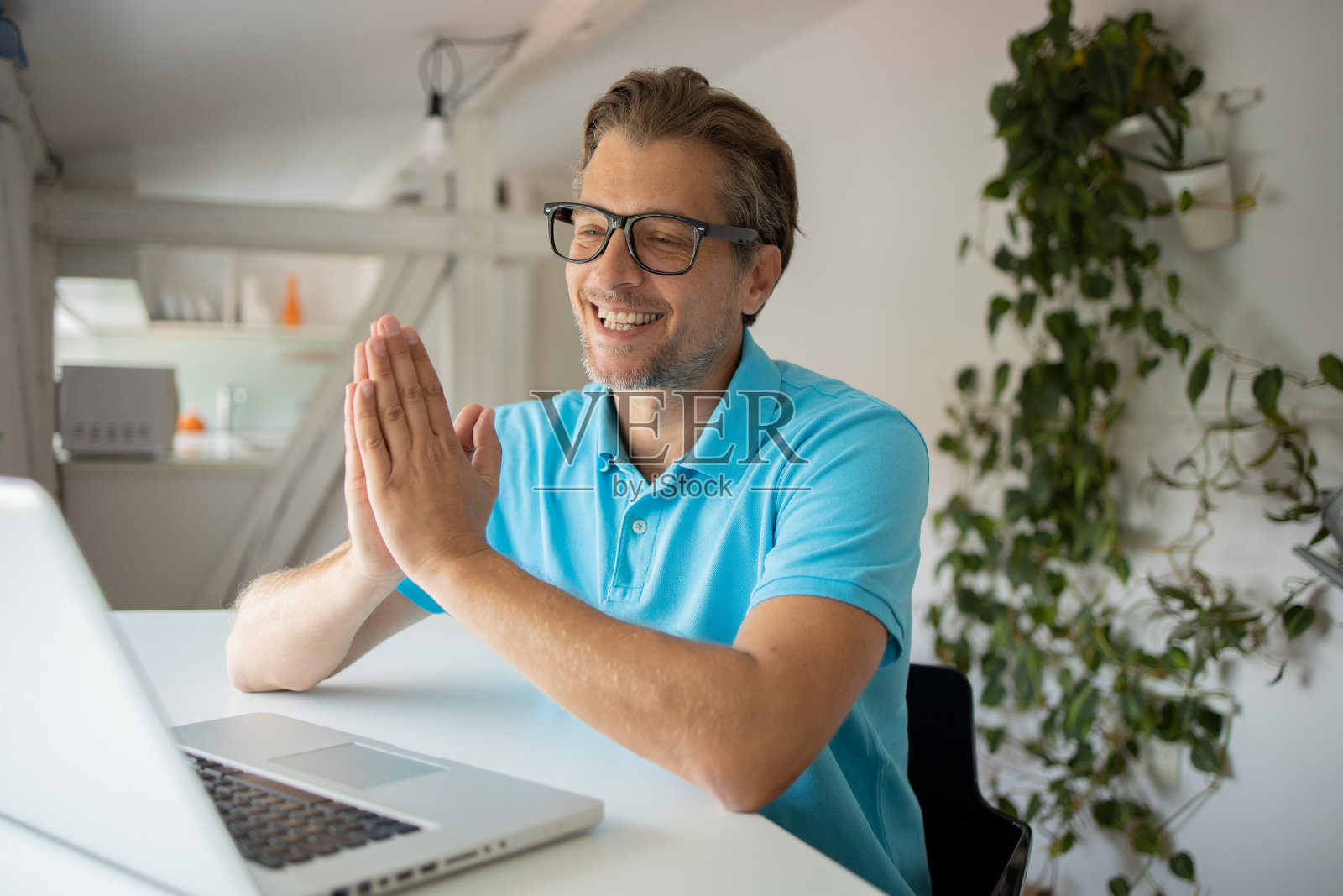 在家工作的人照片摄影图片