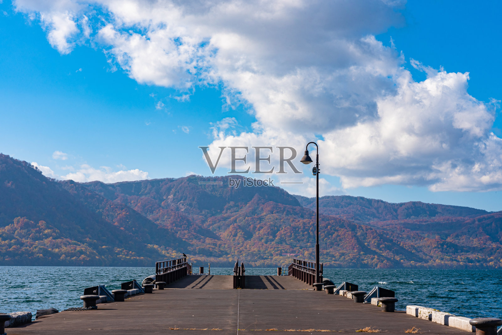 从陶田湖湖畔码头俯瞰美丽的风景照片摄影图片