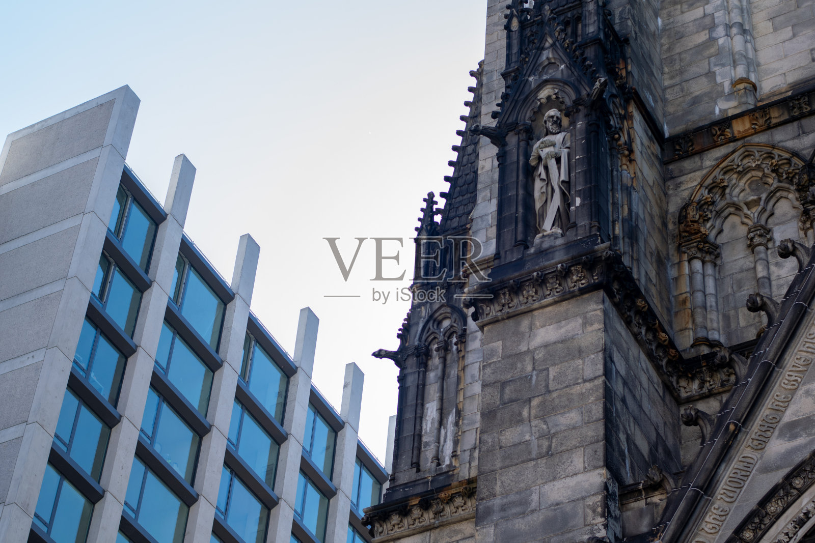 旧建筑和现代建筑照片摄影图片