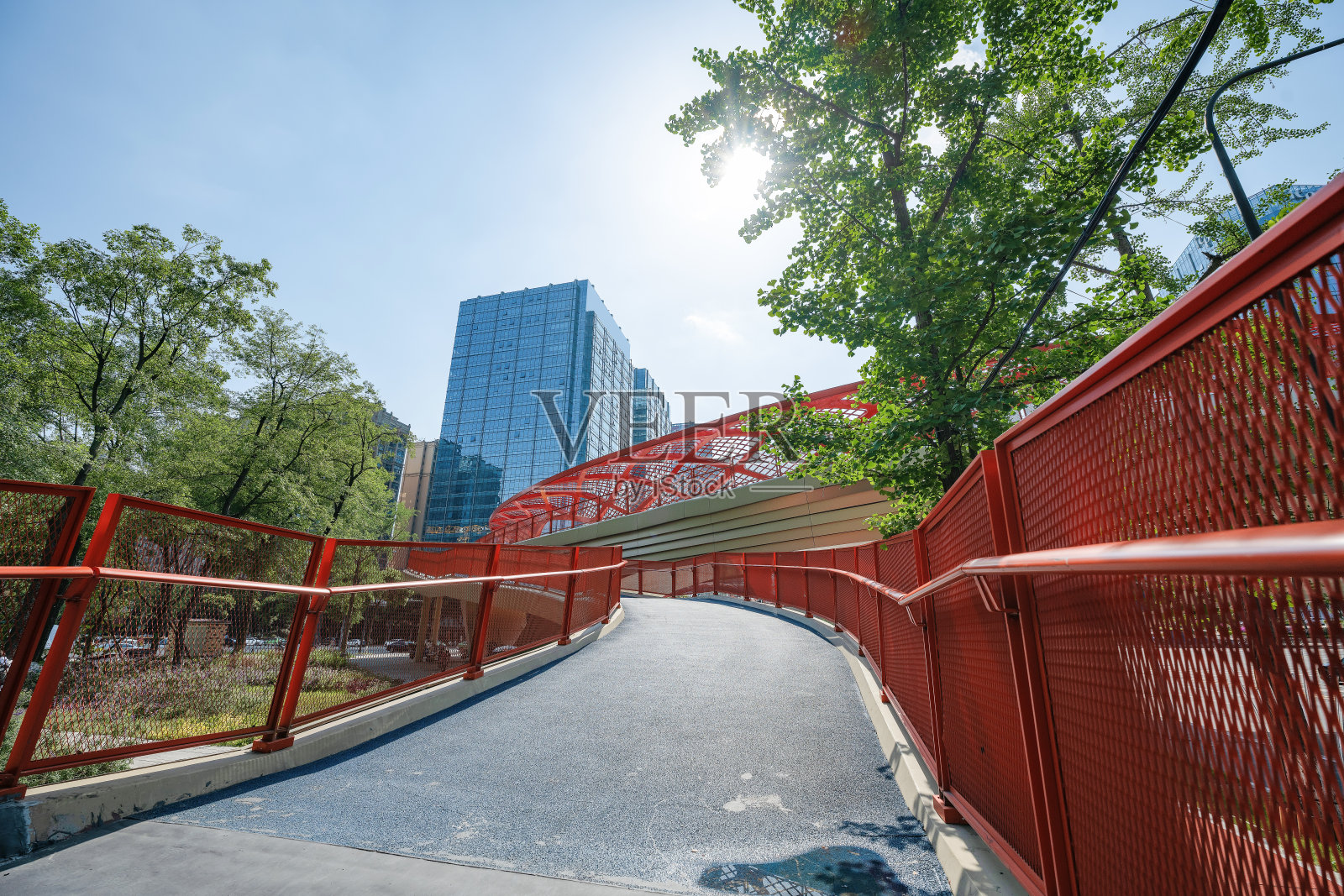 成都饺子立交桥和金融城在一个阳光灿烂的日子照片摄影图片