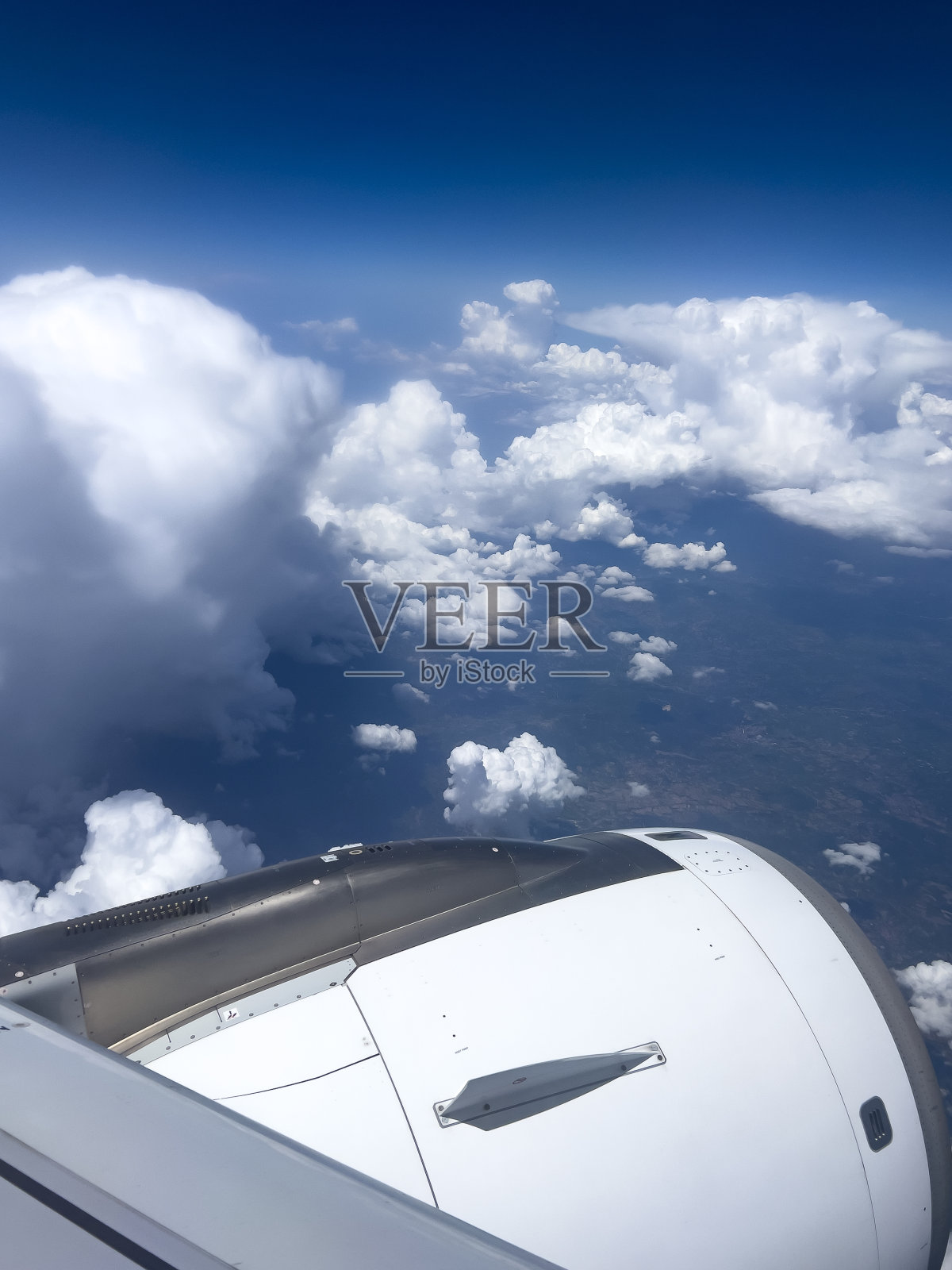 白云朵朵鸟瞰照片摄影图片