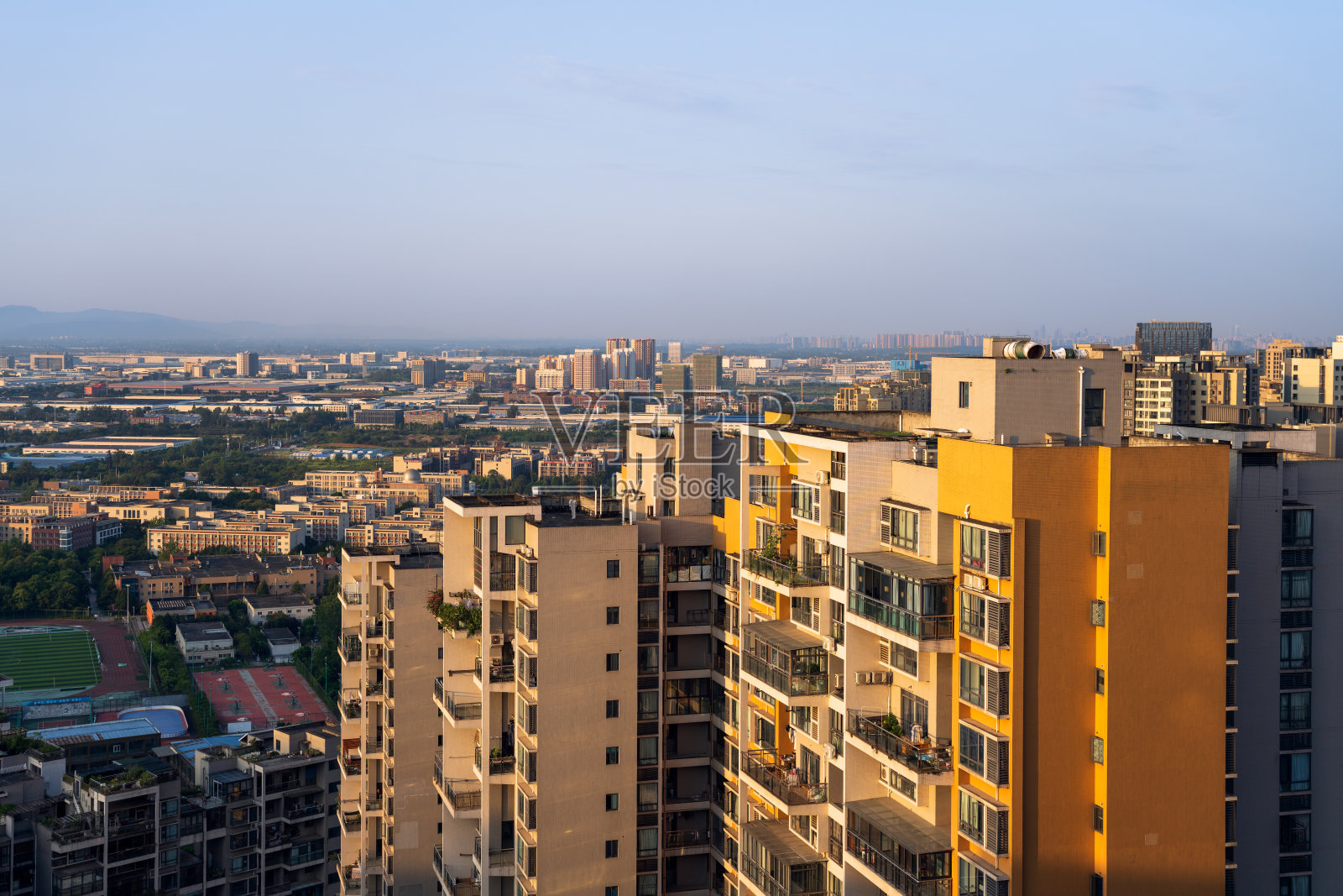 清晨的日出之城照片摄影图片