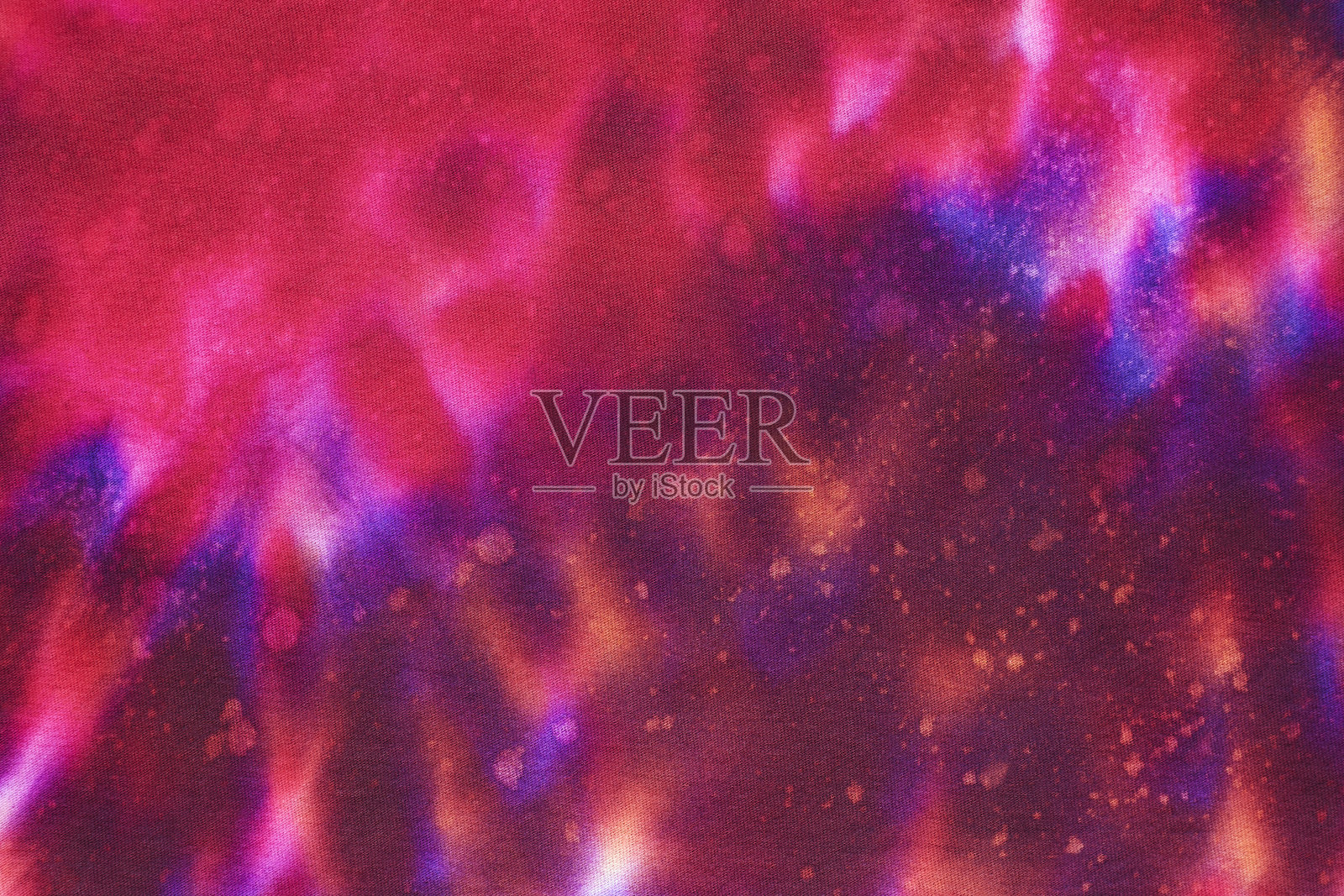 饱和粉色和紫罗兰色抽象手绘扎染质感插画图片素材