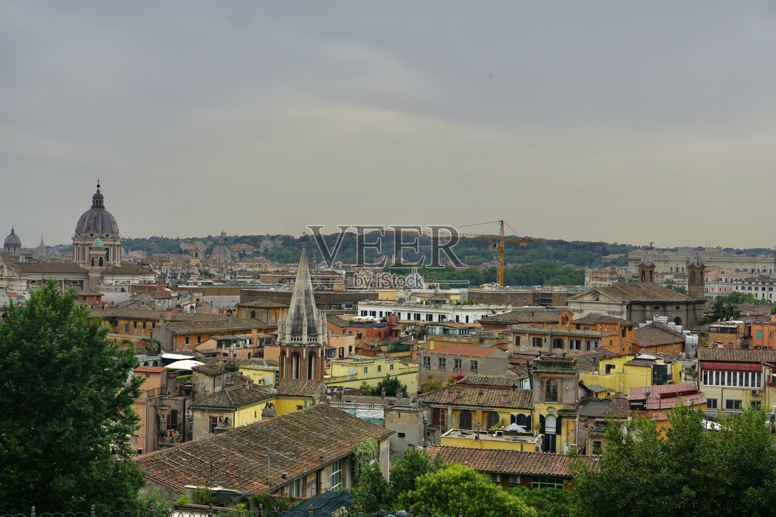 罗马的全景。日落在罗马。罗马黄色的日落。照片摄影图片