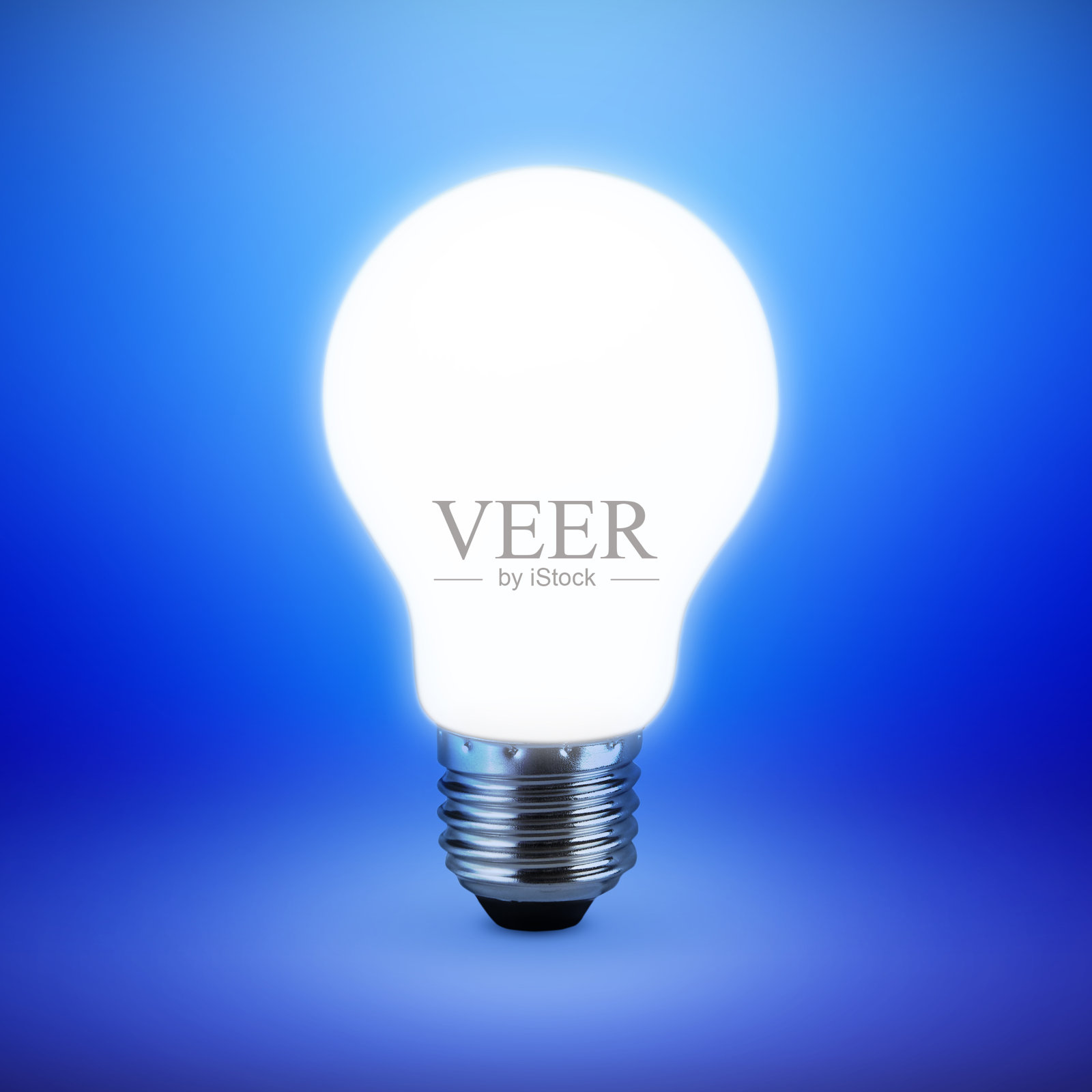 蓝色背景上的灯泡照片摄影图片