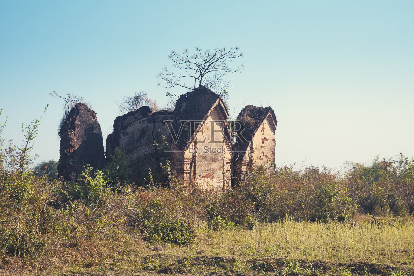 随着时间流逝而腐烂的Purulia区Garh Panchakot历史地标照片摄影图片