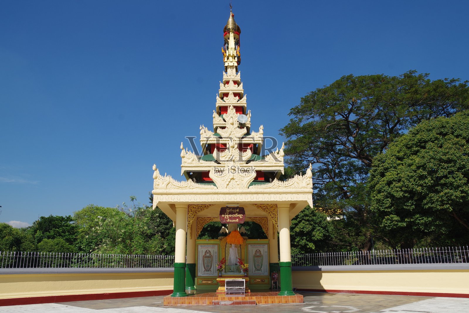 仰光的Maha Wizaya宝塔照片摄影图片