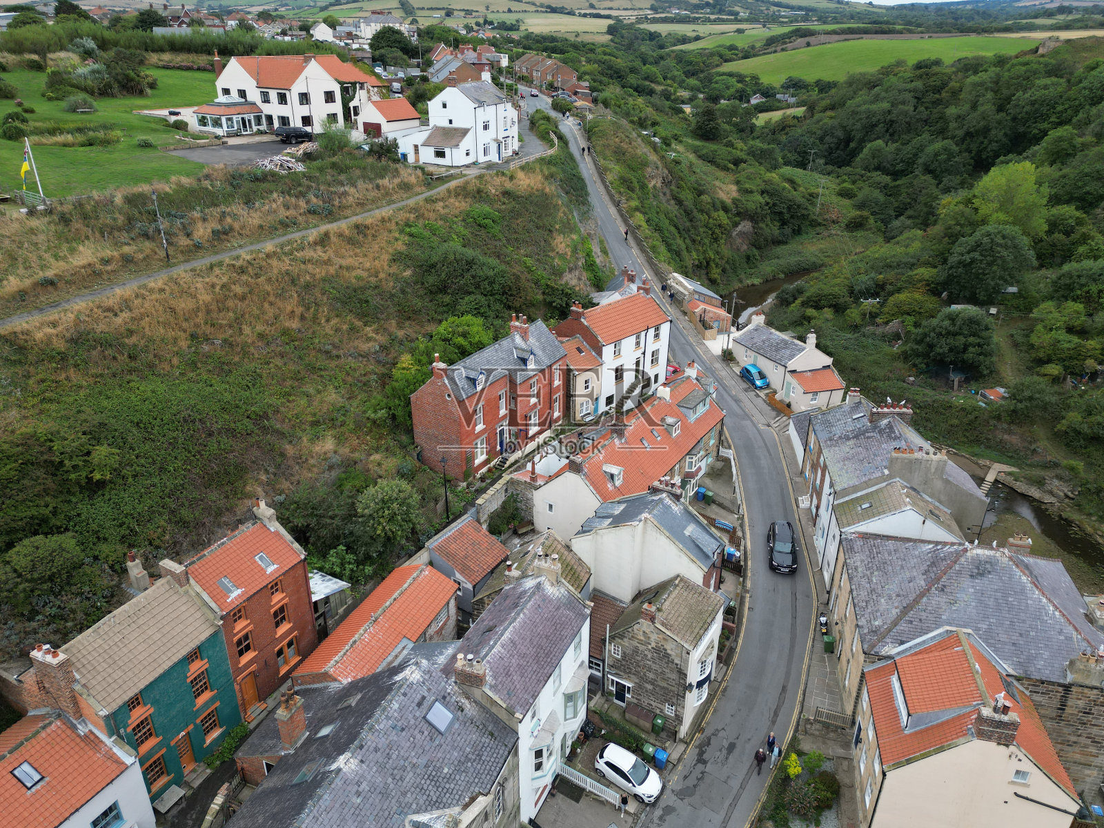 英国北约克郡的斯泰思海滨村庄和渔港照片摄影图片