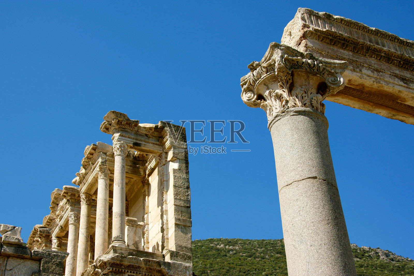 古塞尔苏斯图书馆建筑外观在考古遗址以弗所照片摄影图片