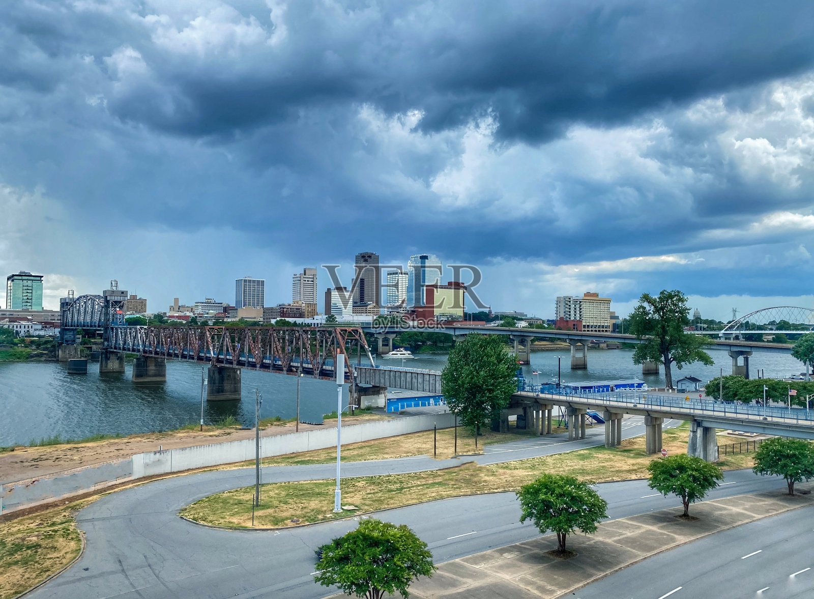 阿肯色州小石城上空乌云密布照片摄影图片