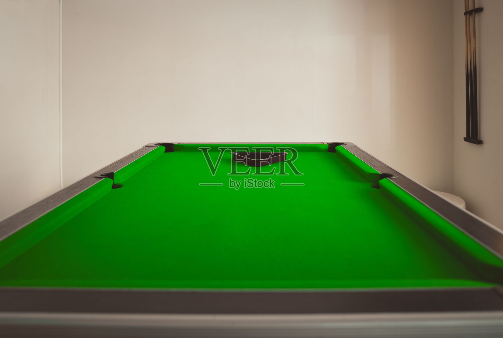 空房间里的台球桌特写照片摄影图片