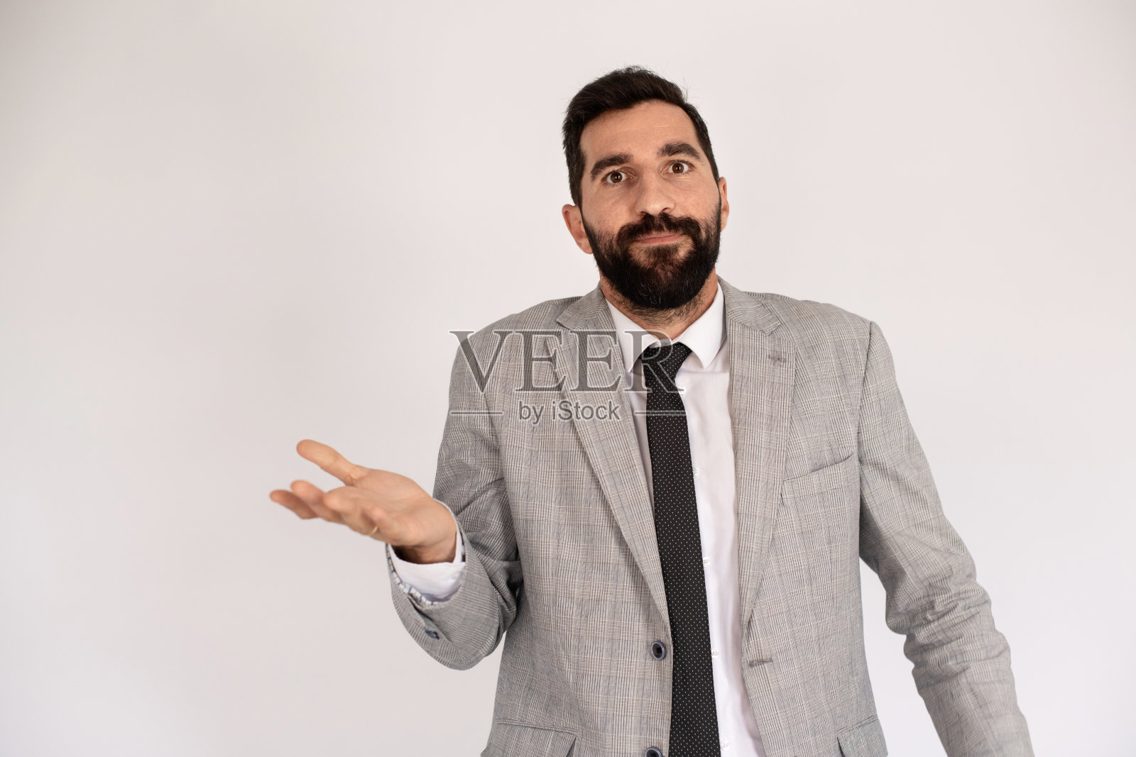 目瞪口呆的大胡子男子肖像照片摄影图片