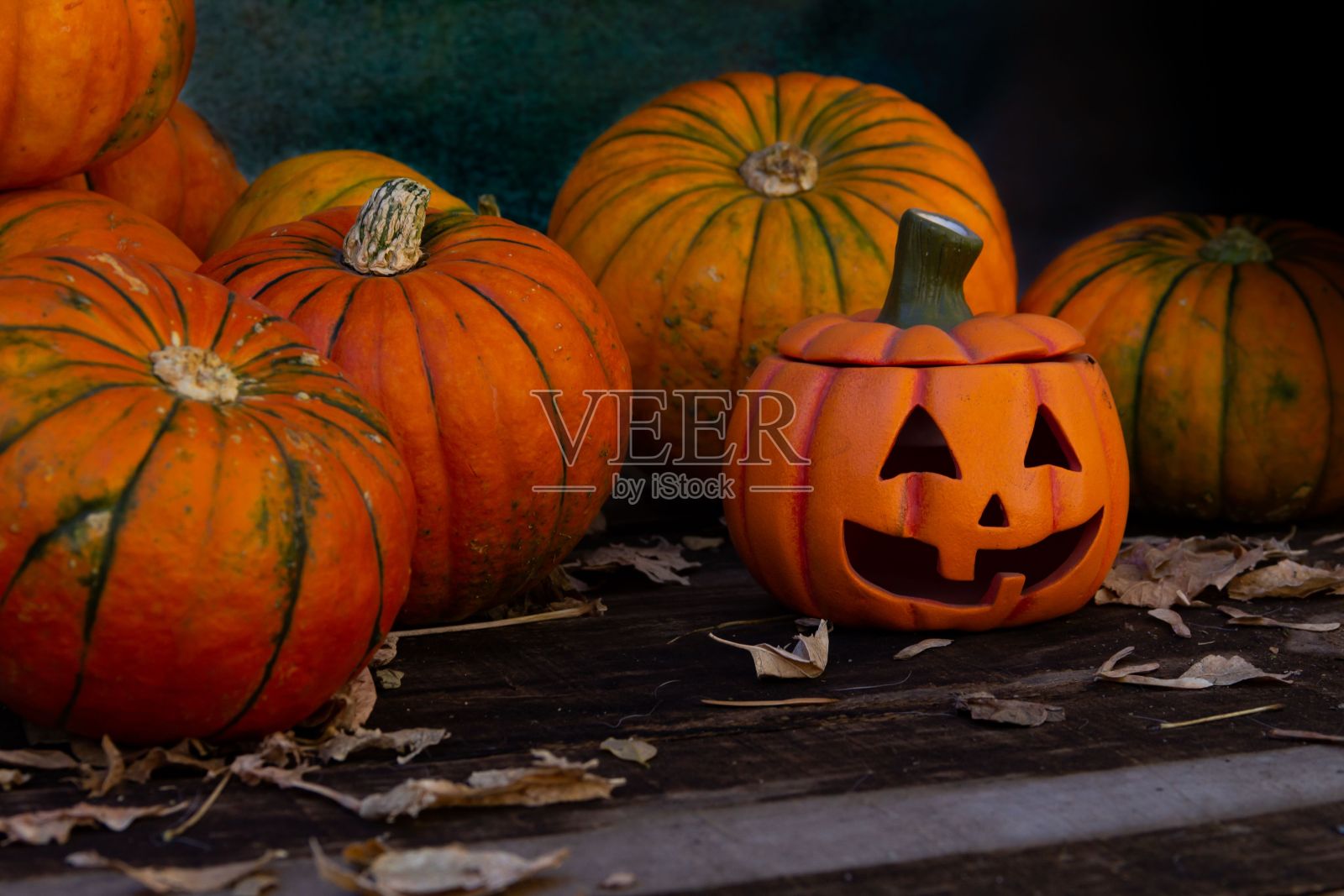 南瓜南瓜灯，万圣节的装饰照片摄影图片