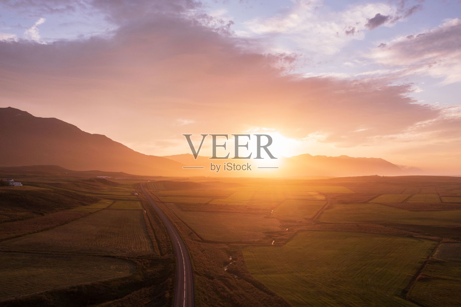 冰岛美丽的日落，从上面照片摄影图片