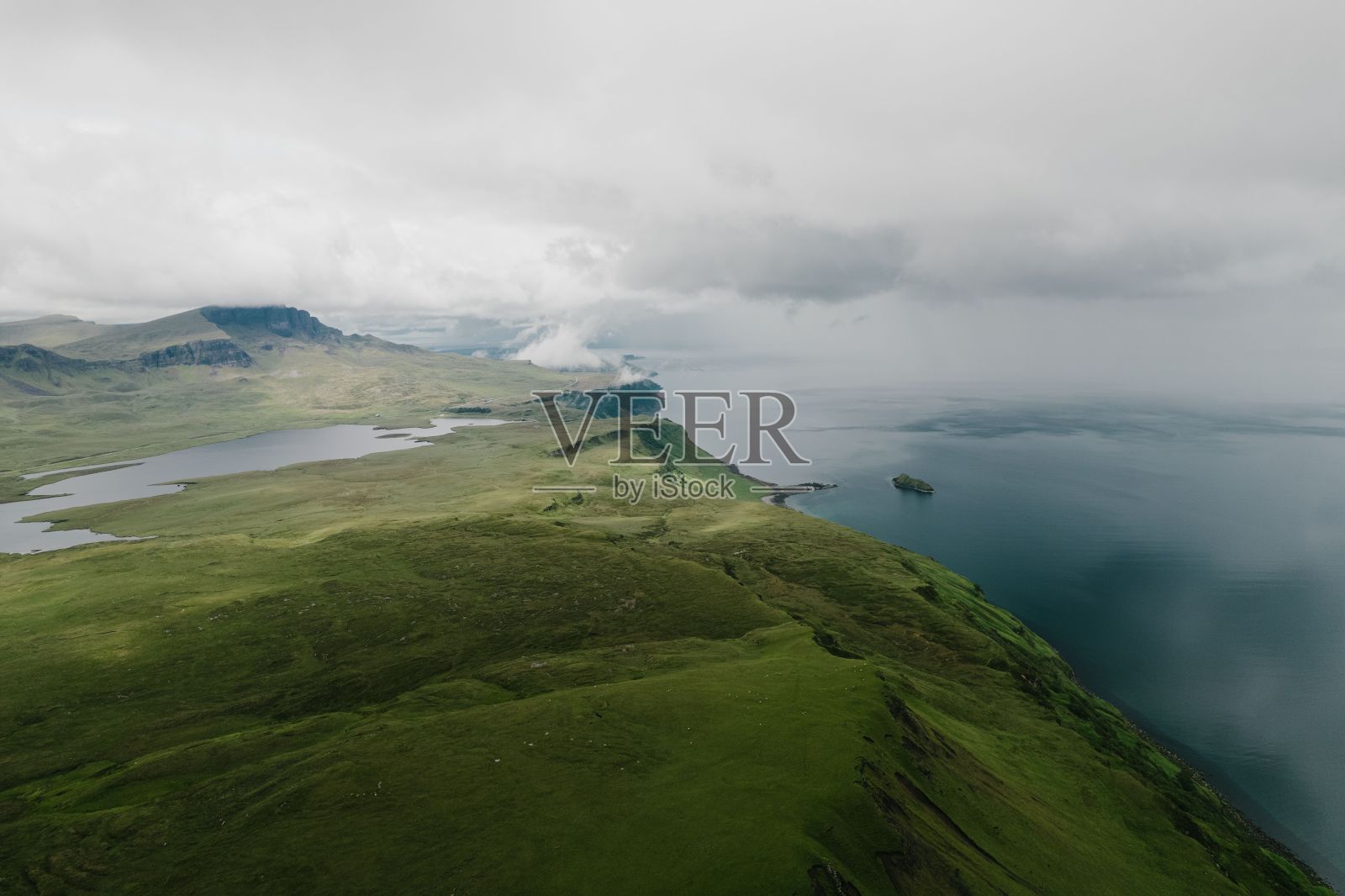 苏格兰有雾的天空岛的美丽景色照片摄影图片