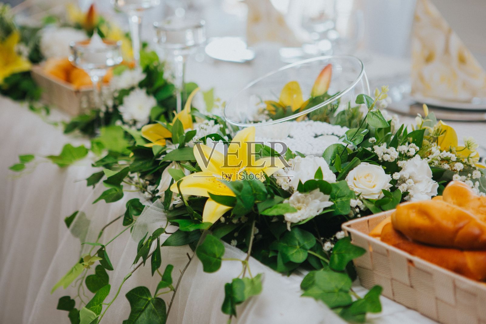 婚礼餐桌装饰特写照片摄影图片