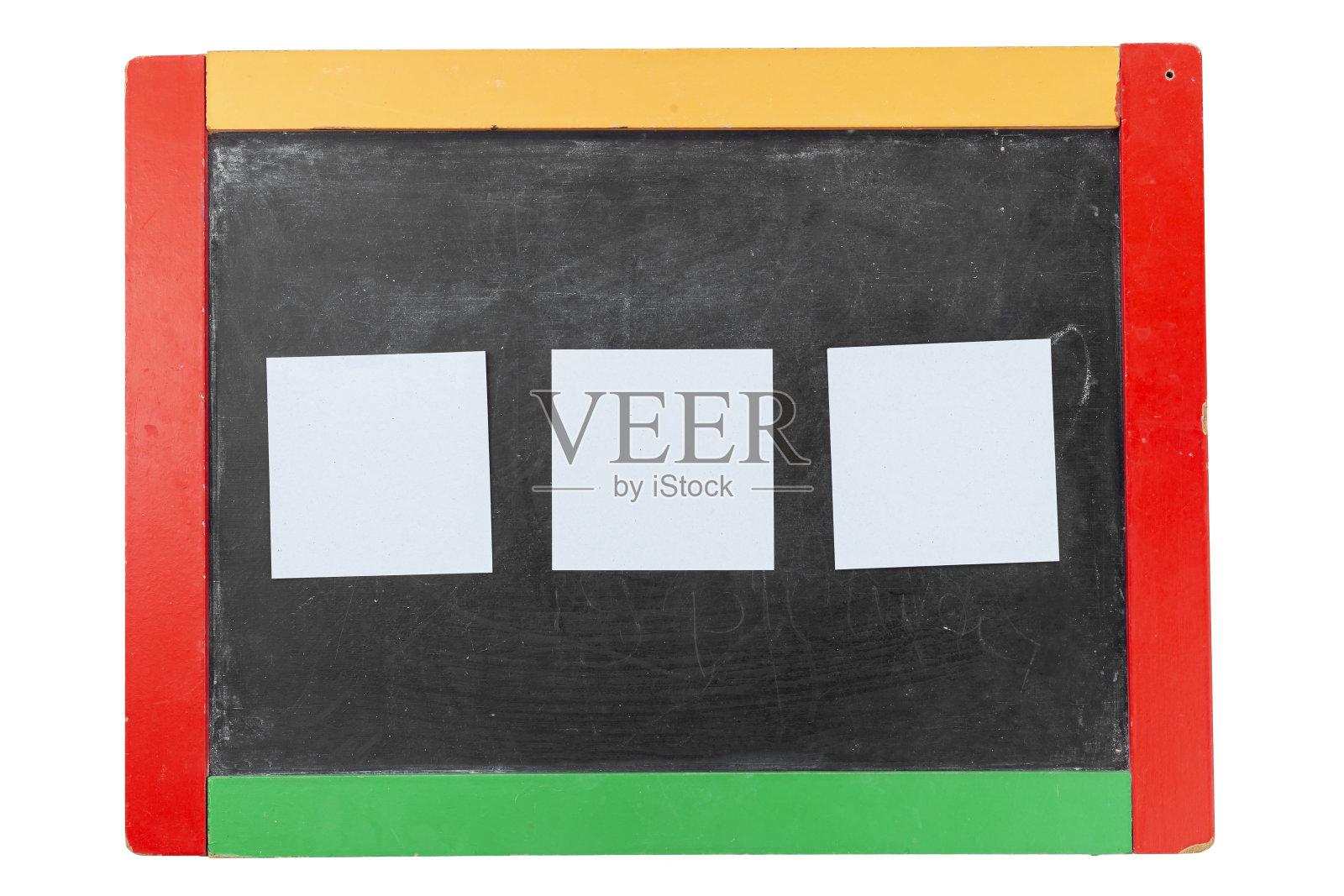 黑色木板上的纸提醒。文本。照片摄影图片