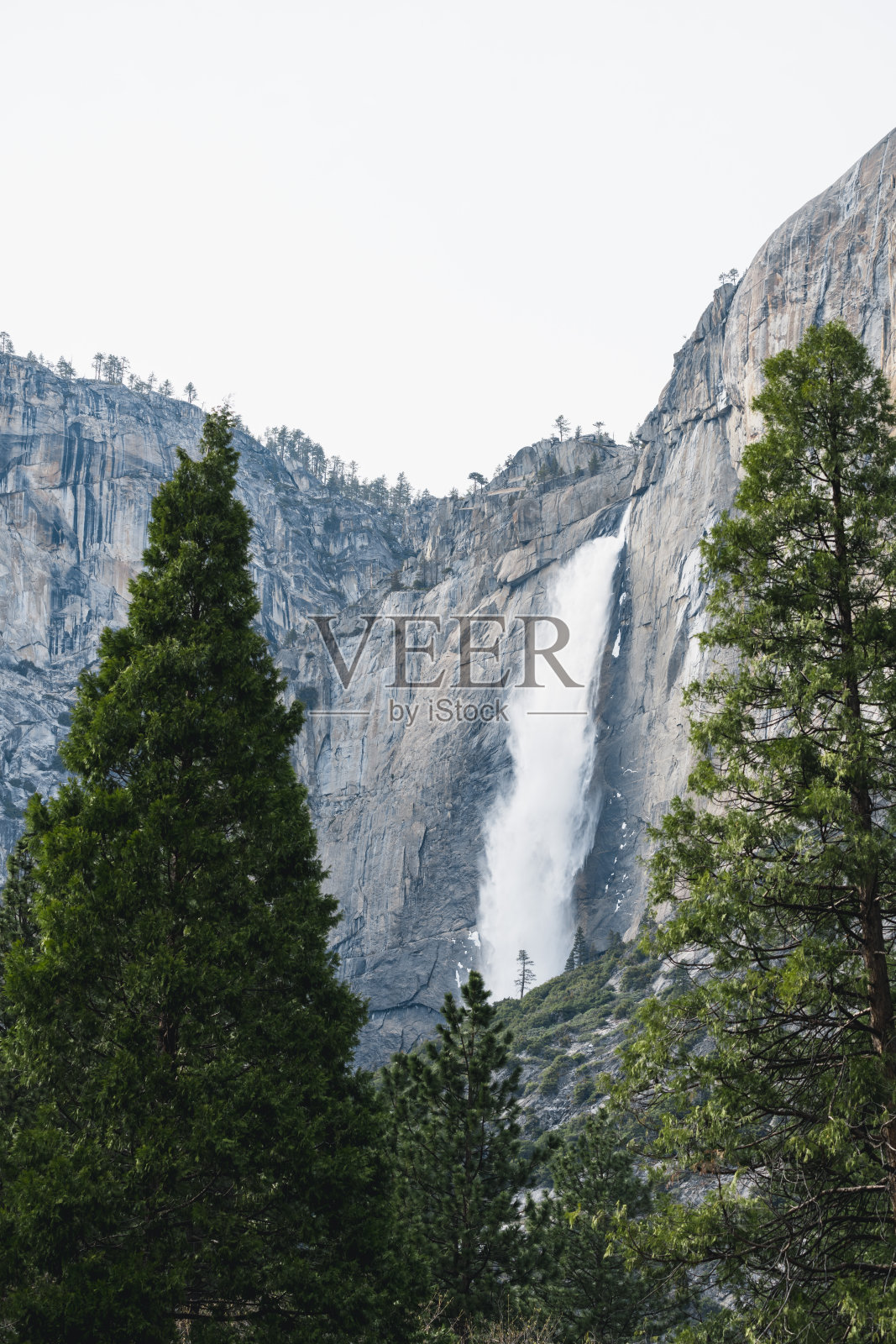 约塞米蒂国家公园的瀑布照片摄影图片