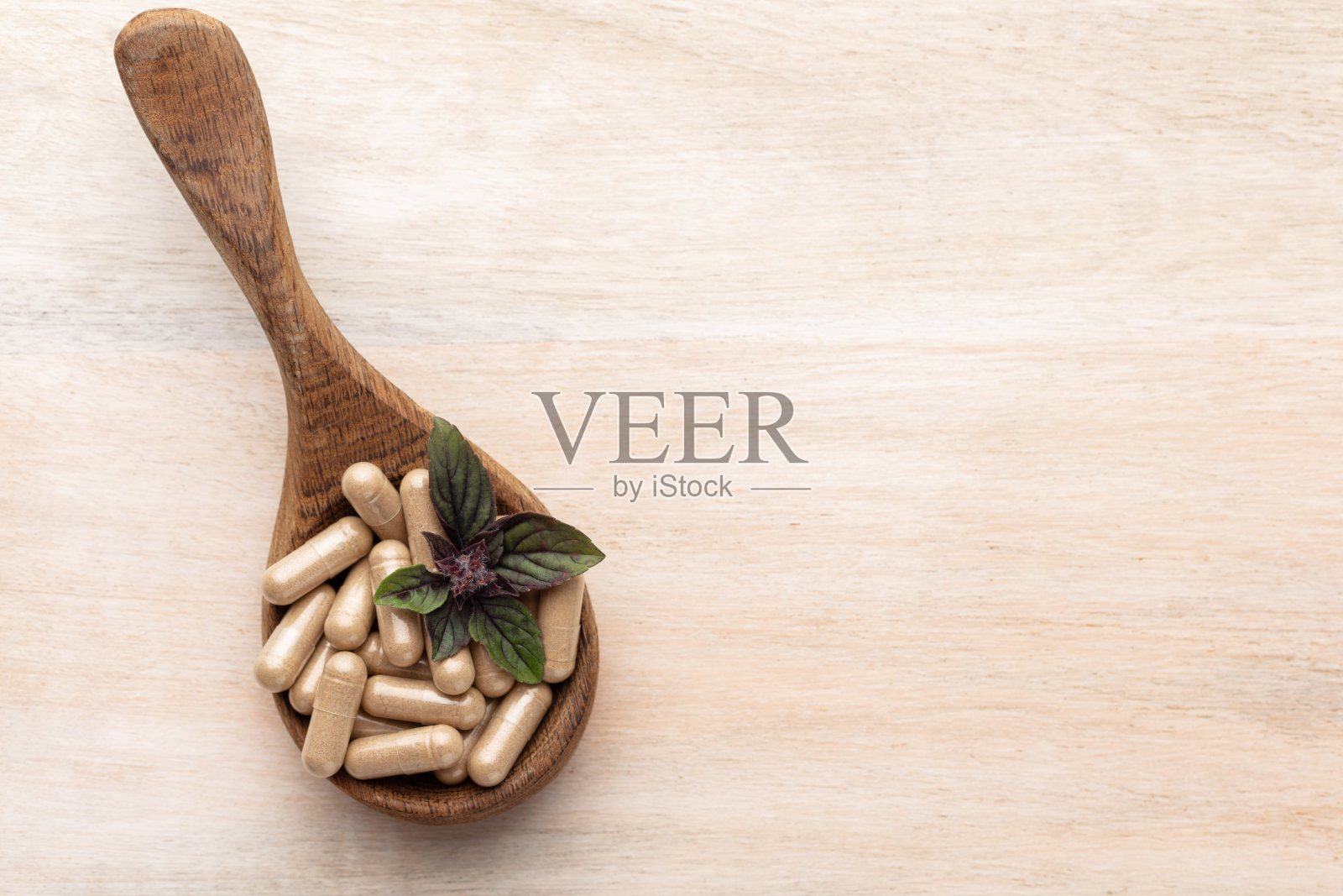 替代医学。为纯素食者和素食者提供膳食补充剂，维生素和矿物质。照片摄影图片