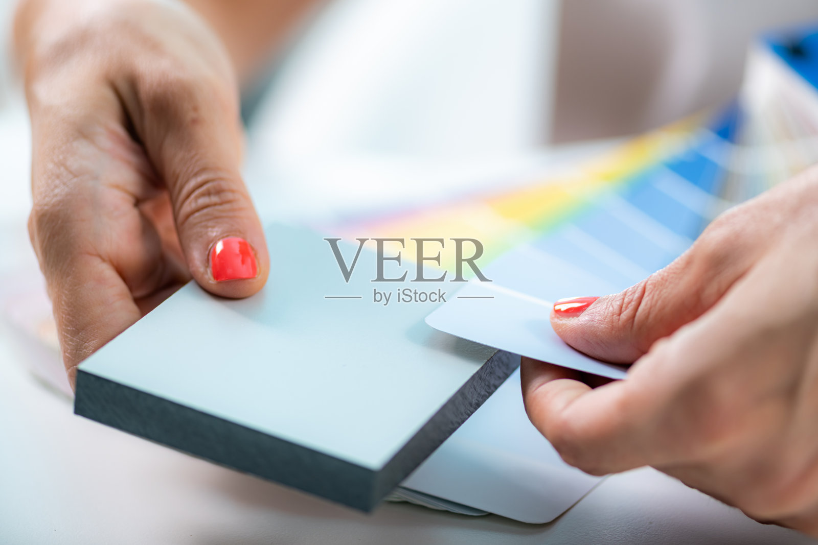 设计师选择样品照片摄影图片