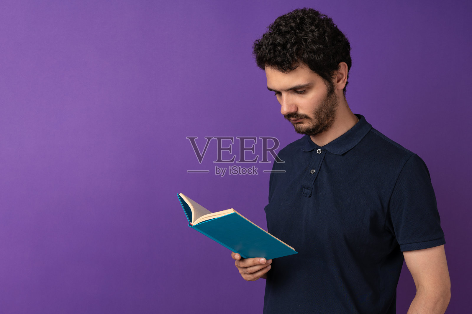 读书或学习的人照片摄影图片