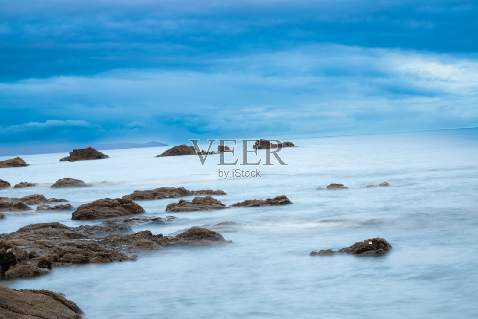 漂浮的岩石照片摄影图片