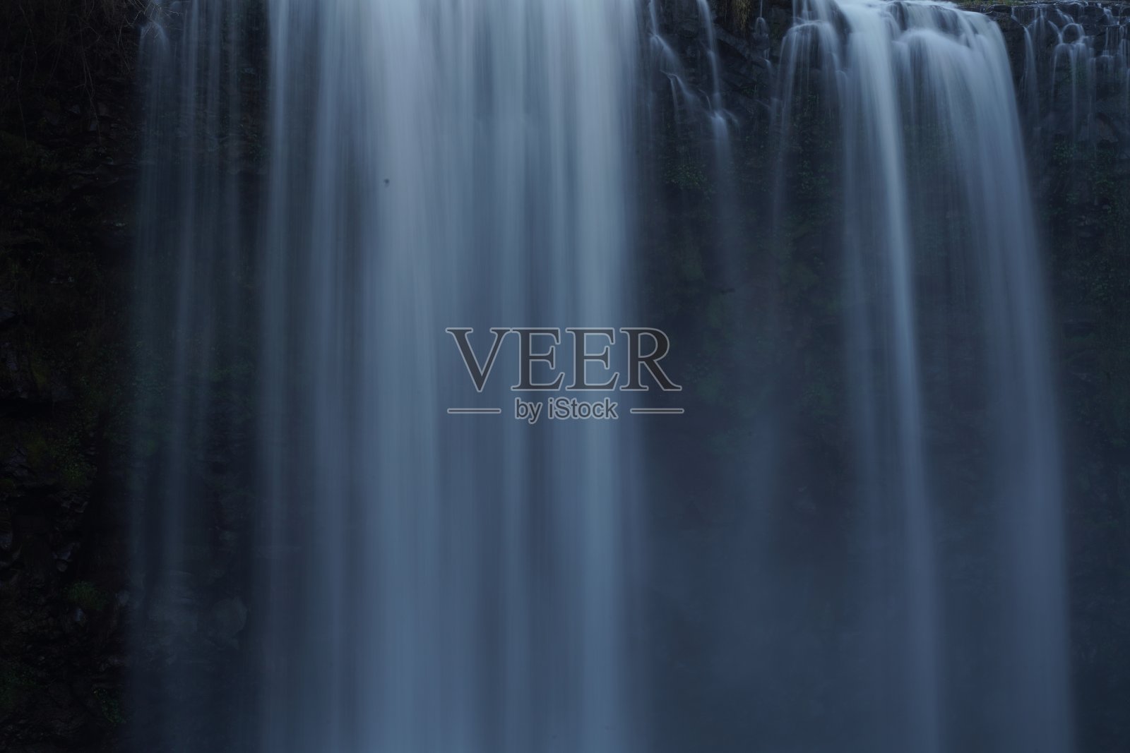 位于新南威尔士州多利戈的丹格尔瀑布照片摄影图片