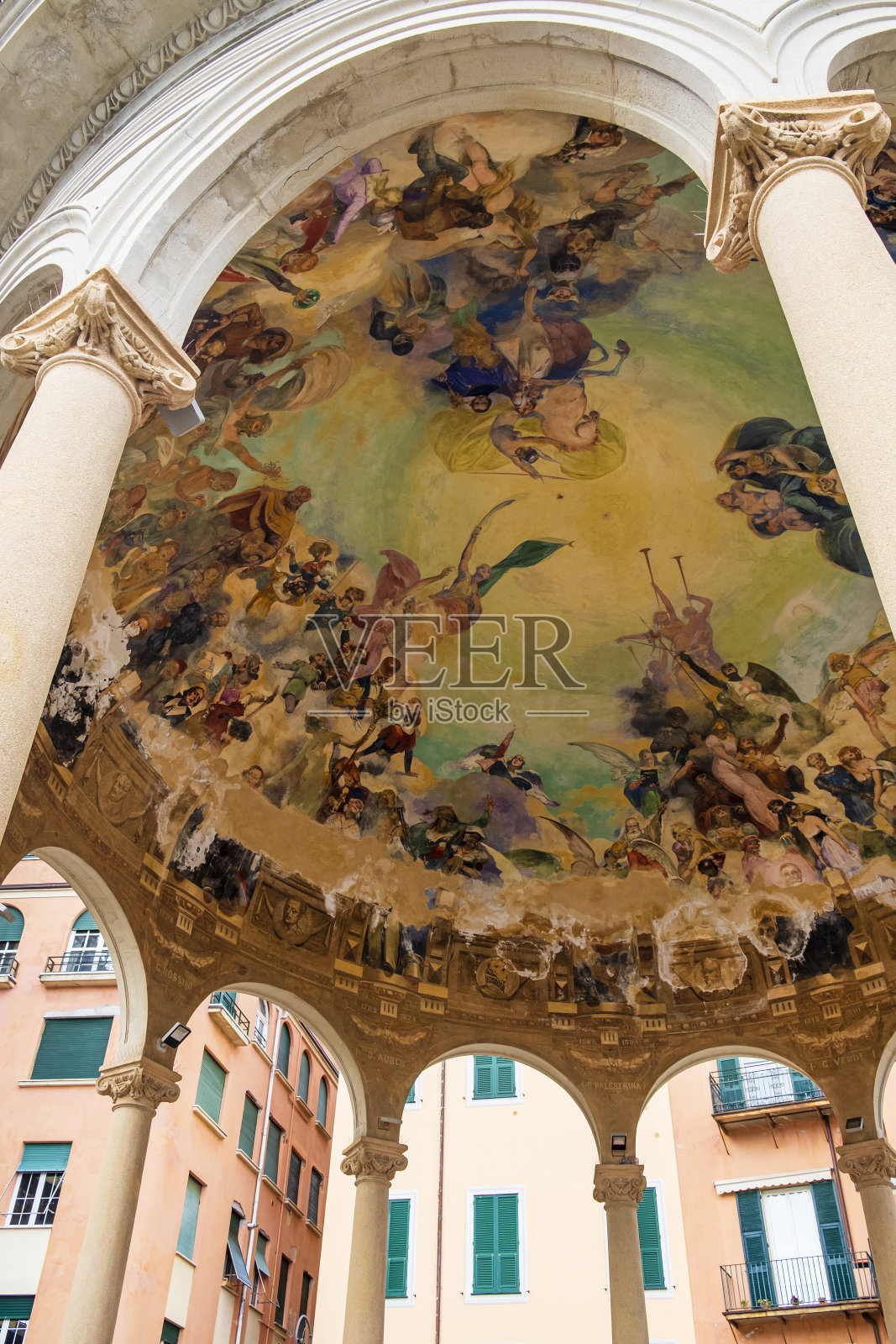 意大利利古里亚的维托里奥·威尼托海滨的新艺术派拉帕洛馆照片摄影图片