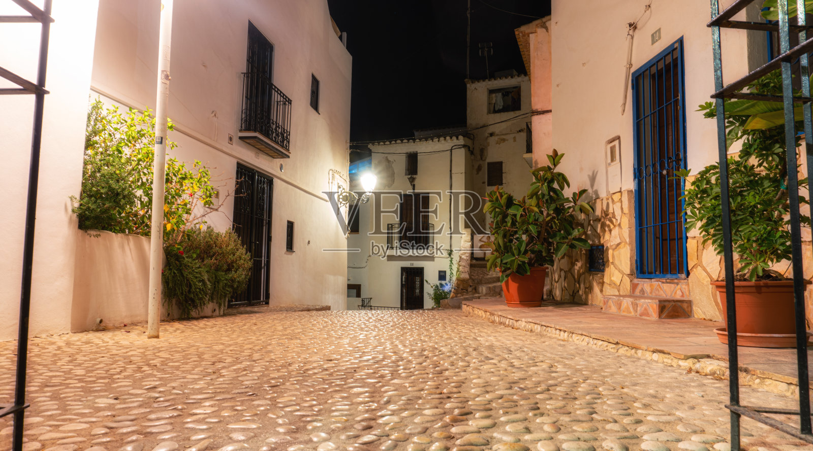 阿尔泰街镇夜空照片摄影图片