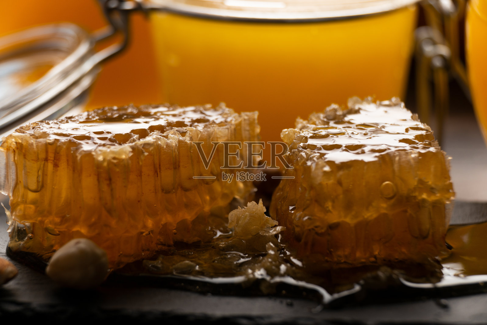 蜂窝板托盘上的厨房餐桌宏观视图照片摄影图片