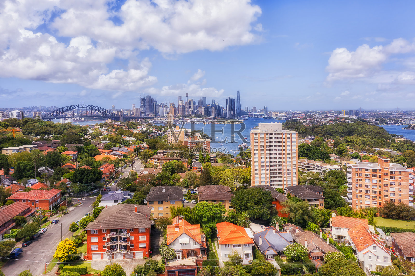 D摇摆红房子到CBD照片摄影图片