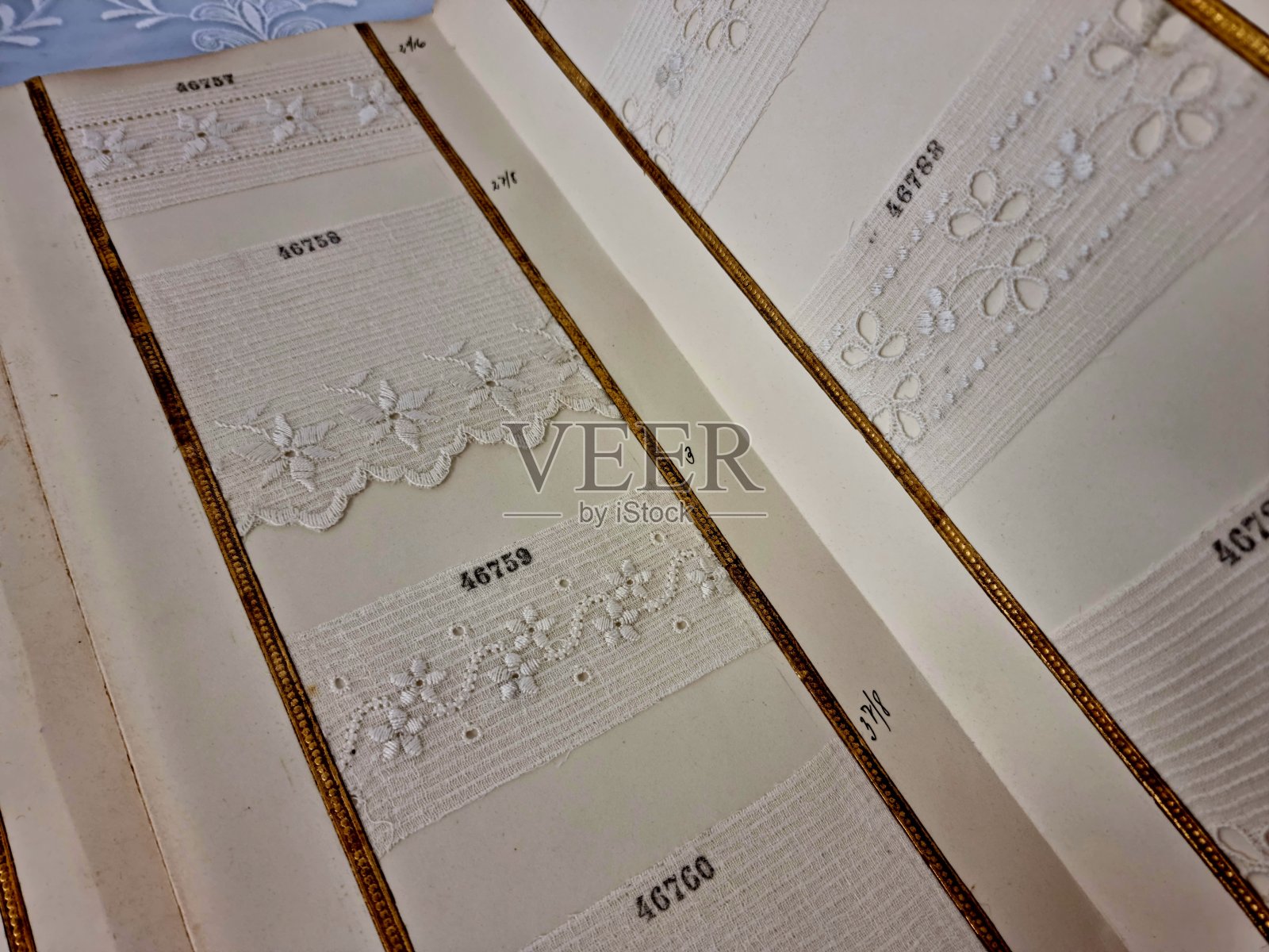 古董绣花模板照片摄影图片