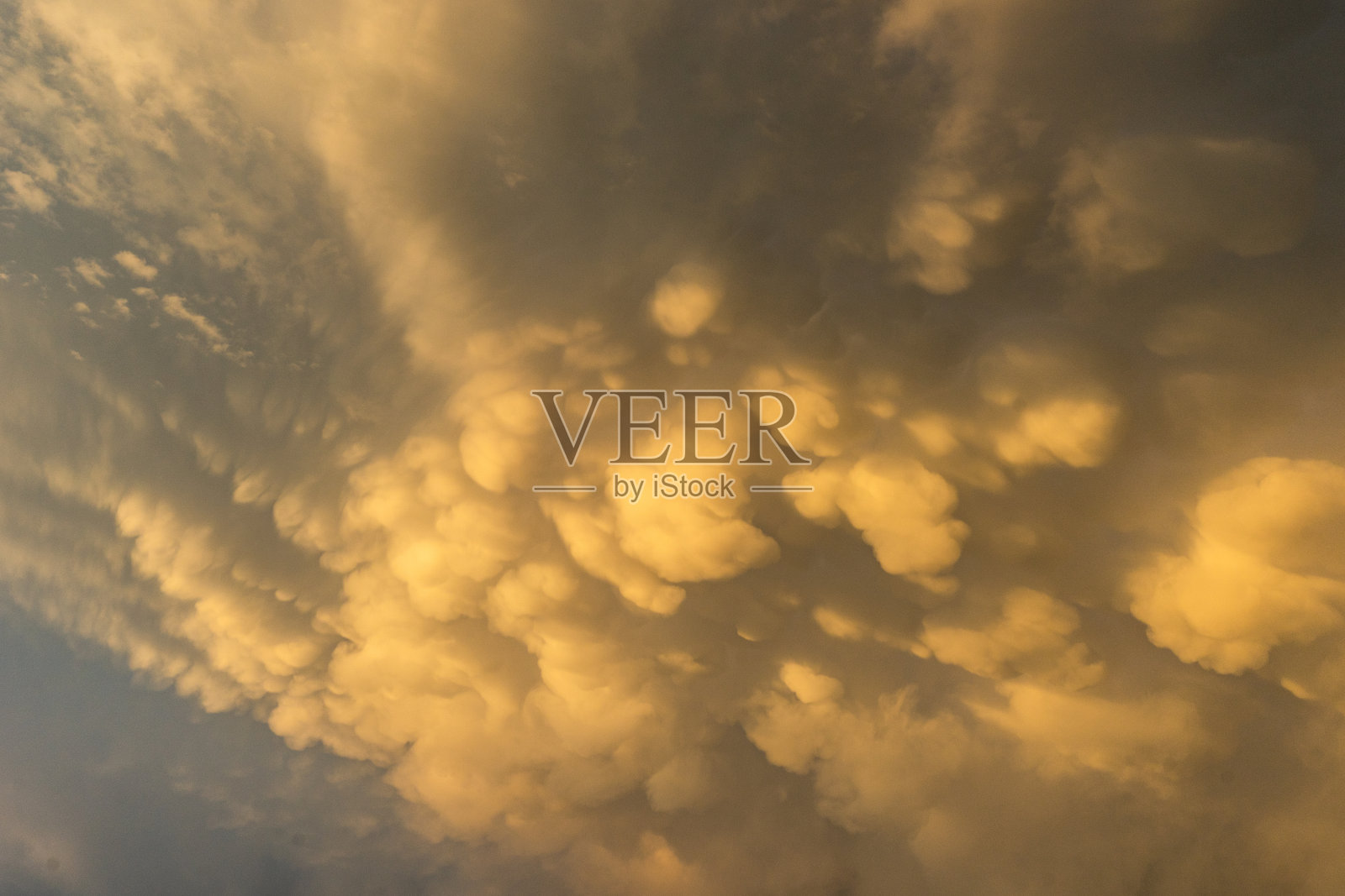 戏剧性的乌云天空照片摄影图片