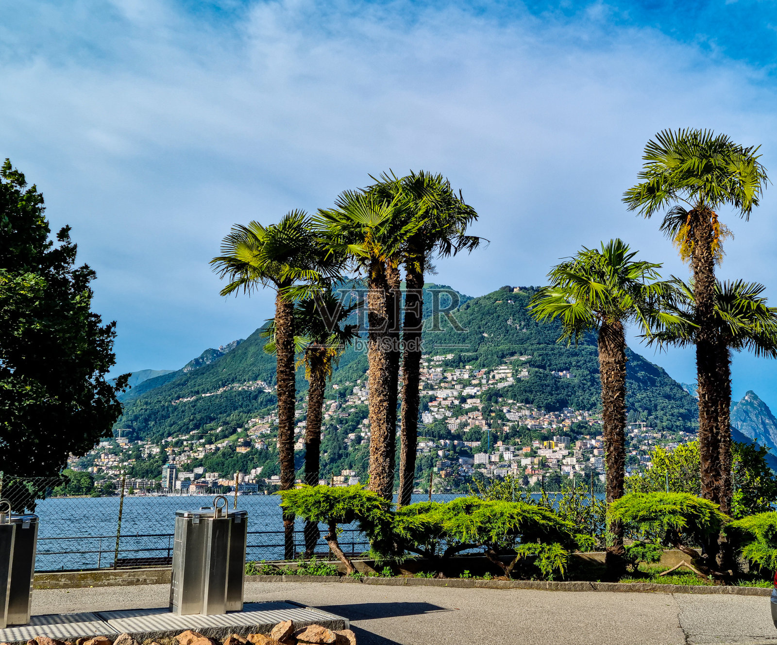 卢加诺，卢加纳湖，瑞士，山湖，湖在瑞士山的前面照片摄影图片