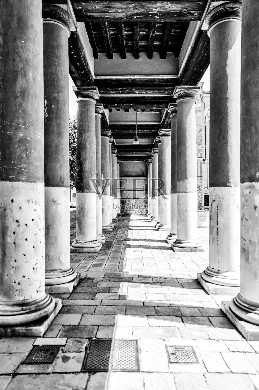 意大利威尼斯运河边的建筑外观照片摄影图片