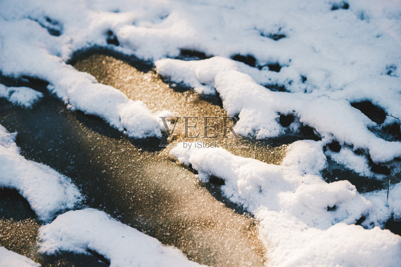 冰冻的水坑照片摄影图片