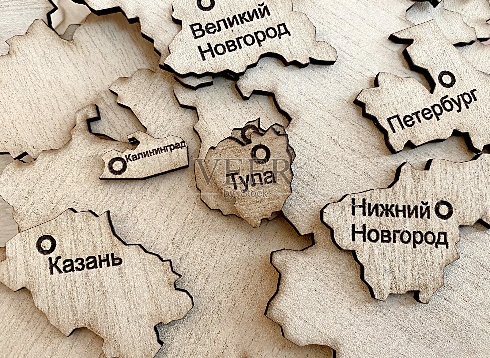 从俄罗斯的一个地区树的名称，俄罗斯的彼得堡，喀山，下诺夫哥罗德，Penza，加里宁格勒，图拉，伊尔库茨克，Veliky Novgorod拆卸构造器。照片摄影图片