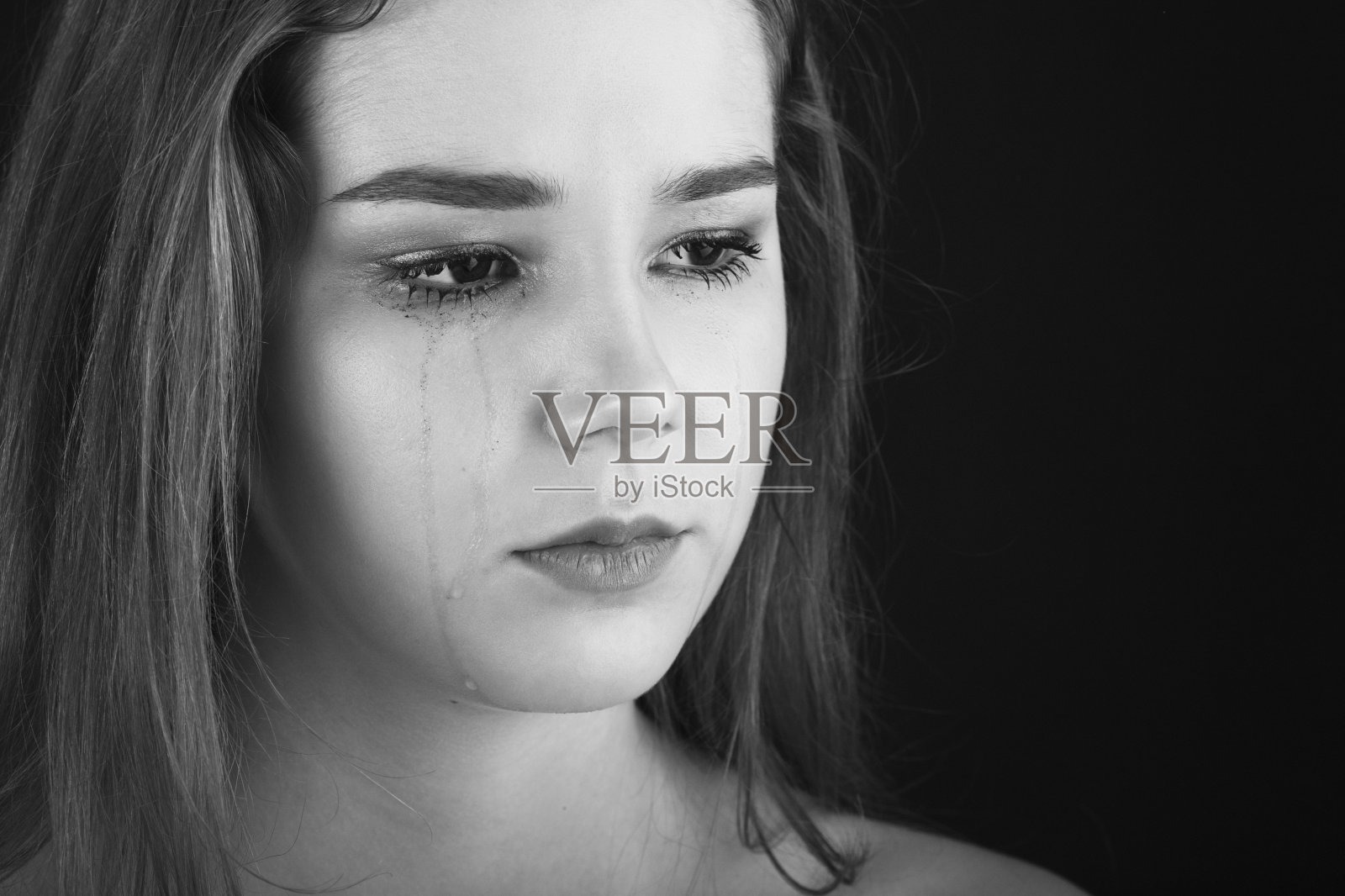 悲伤的女人哭照片摄影图片