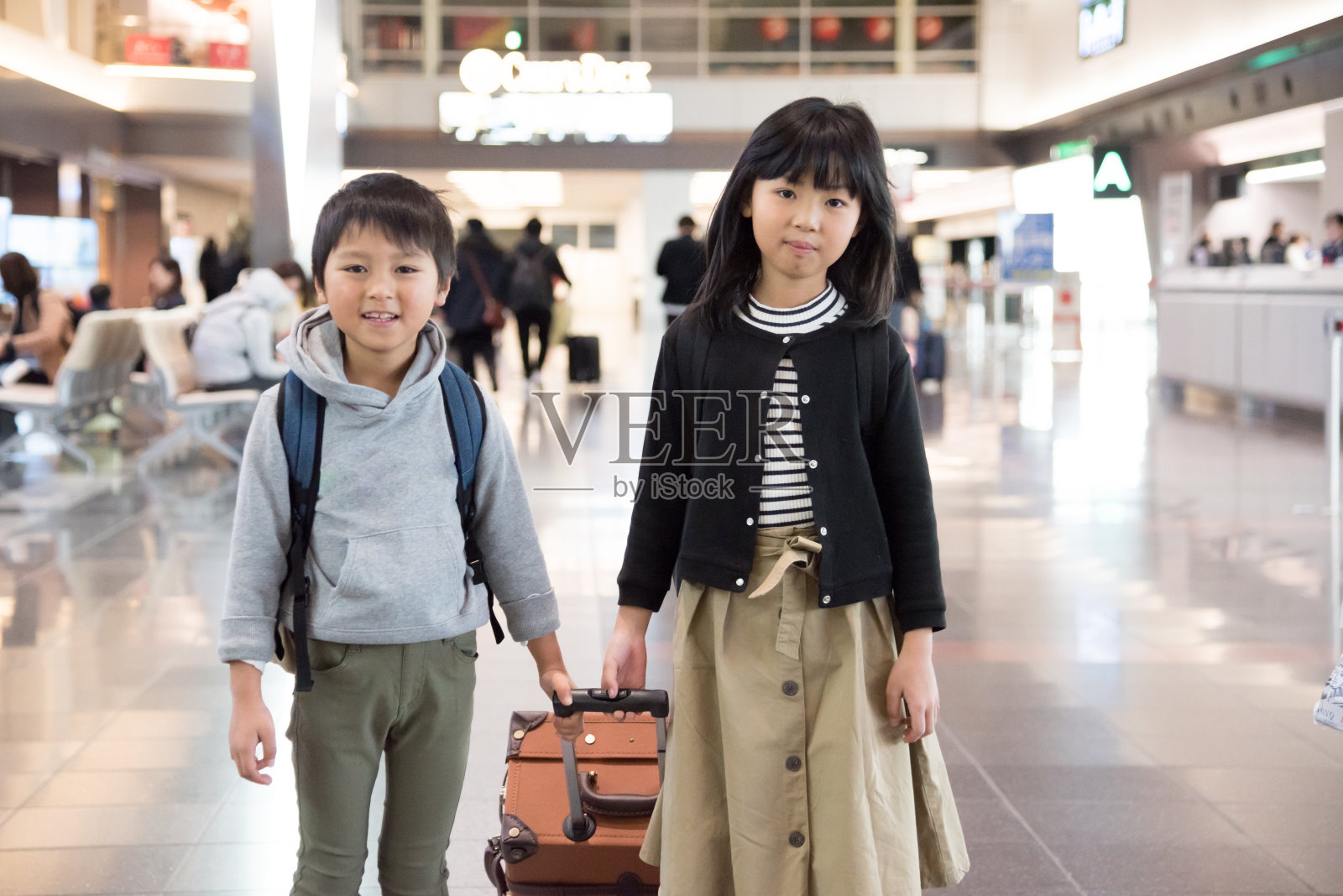 一个日本孩子要去旅行照片摄影图片