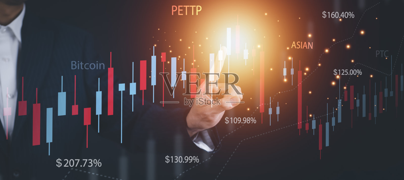 商人触摸屏线股票或外汇交易图表和烛台图适合金融投资概念，经济趋势背景的商业想法和所有的艺术作品设计。照片摄影图片